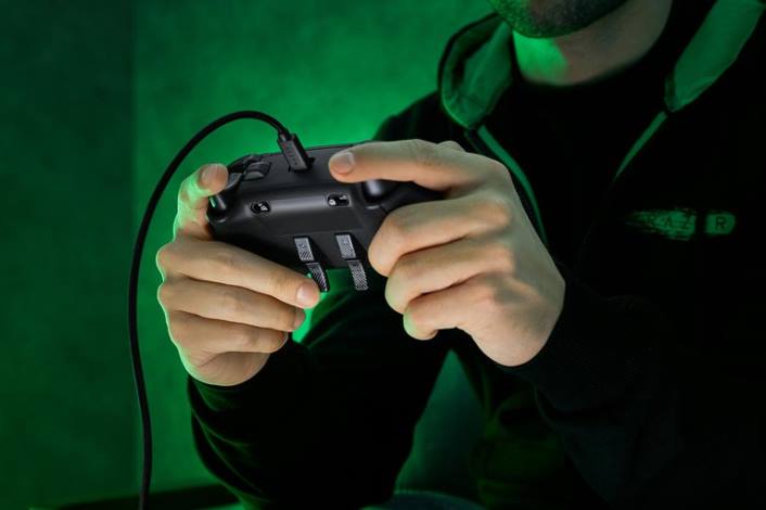 sort konsol 44RF160 wolverine v2 chroma Razer