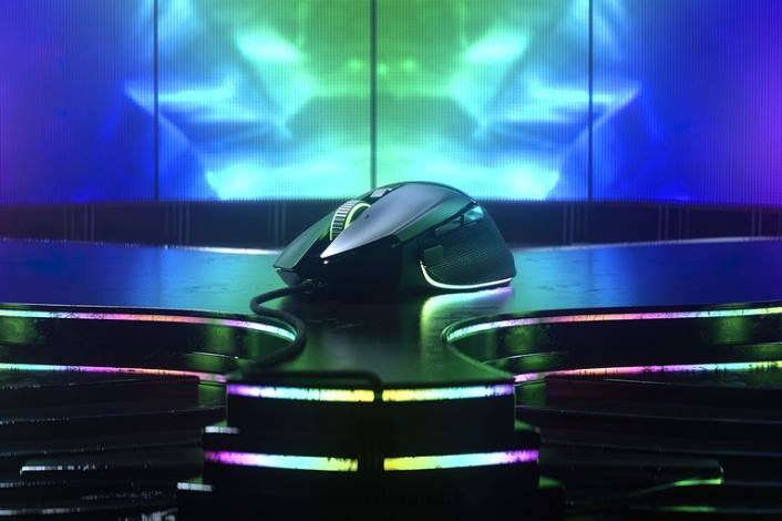 én farve mus 44RF32 basilisk v3 Razer