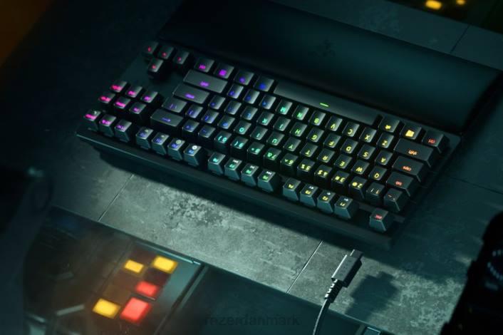 sort tastatur 44RF71 huntsman v2 tenkeyless - clicky optisk switch - os Razer