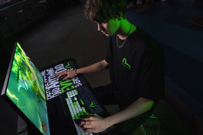 én farve beklædning 44RF191 evisu t-shirt med daicock print Razer