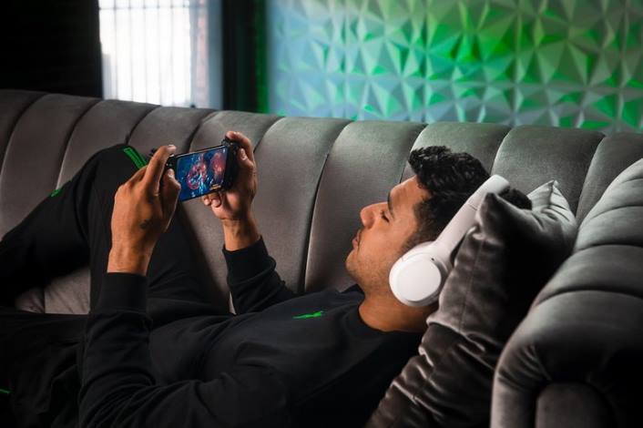 én farve mobil 44RF182 kishi v2 til Android Razer